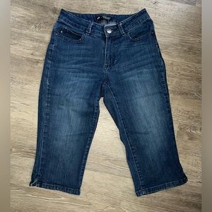 Lee Women's Curvy Fit Dark Wash Denim Capris 6